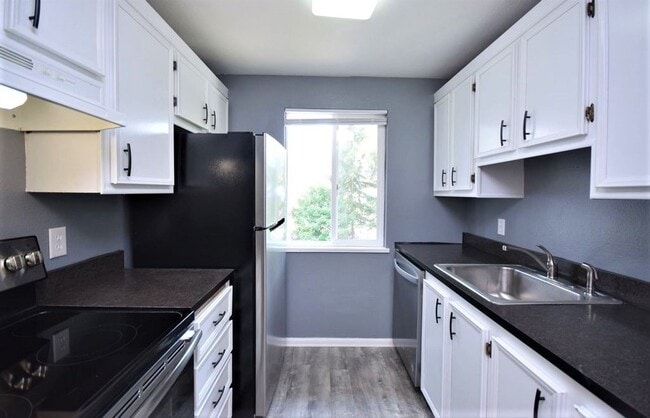 Photo - Updated 2 Bed Condo in Prime Location! Unit 11