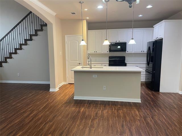 Photo - 4936 Empire Way