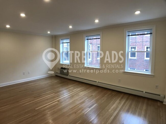 Building Photo - 1 bedroom in Brookline MA 02446 Rental