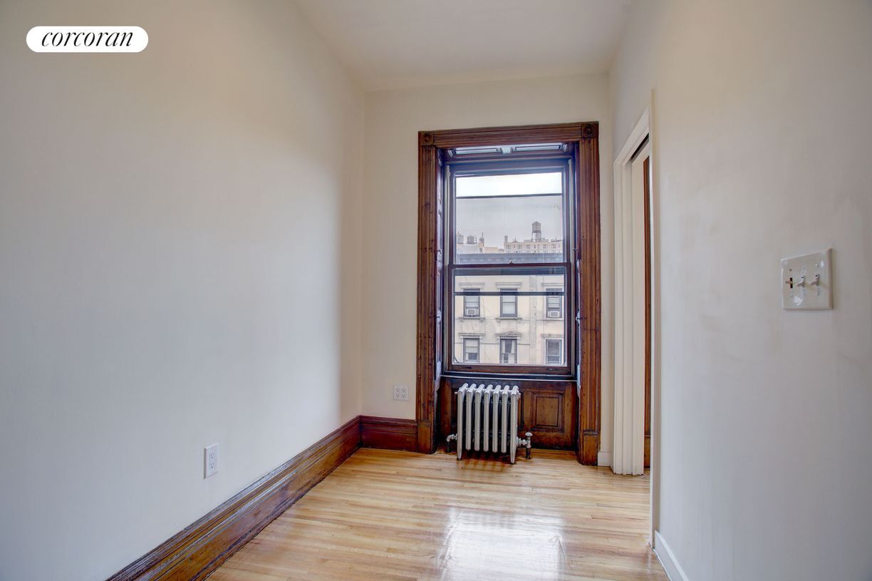 Photo - 47 W 84th St