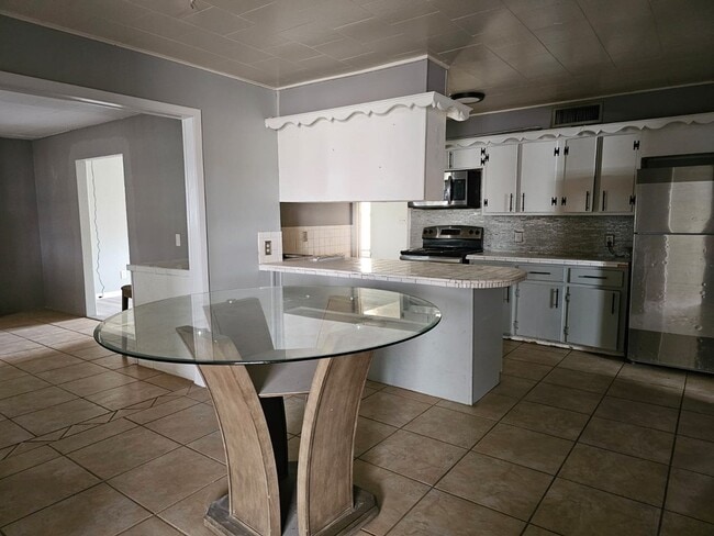 Photo - 601 NW 12th Pl