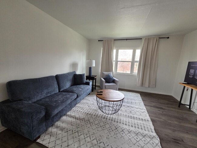 Building Photo - 3046 S Moreland Blvd