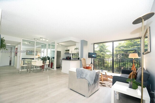 17021 N Bay Rd Unit 207