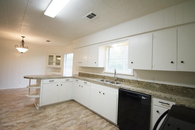 Photo - 601 Atlow Dr