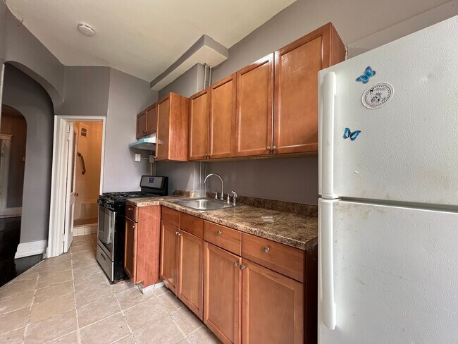 Building Photo - 79 Roosevelt Ave Unit 1 Rental