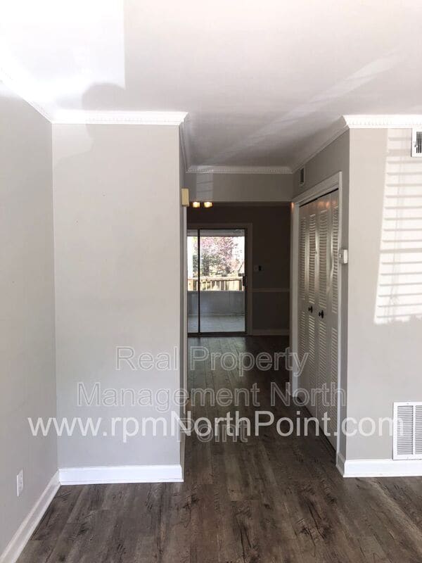 Photo - 676 Anderson Walk