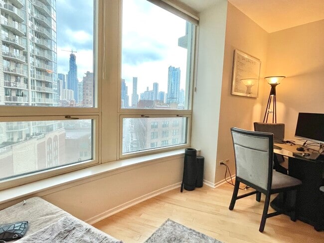 Photo - 600 N Kingsbury St Unidad 1006