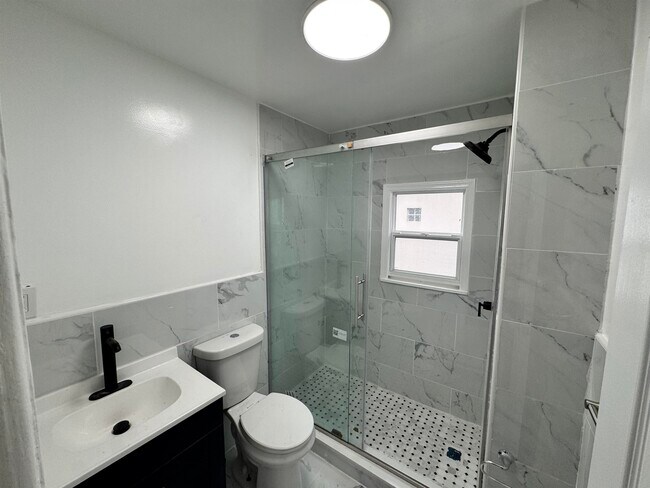 Photo - 136 W 25th St Unit 2