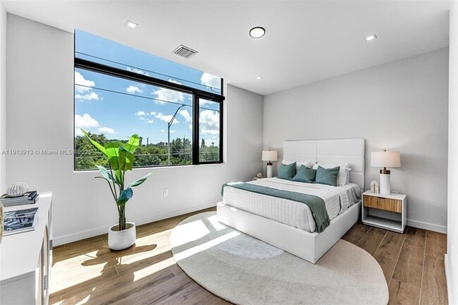 Photo - 515 NE 61st St