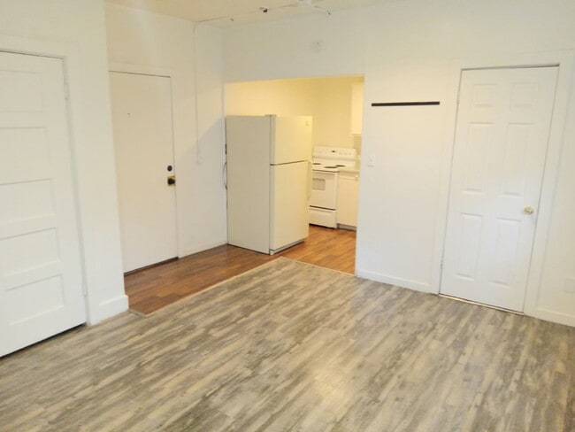 Building Photo - 260 W Antelope Dr Unit 6