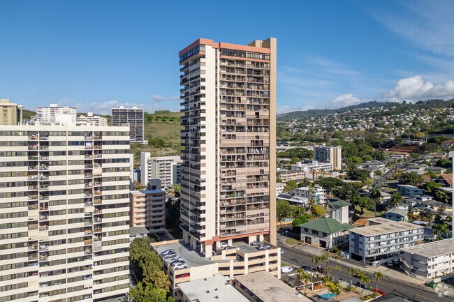 Photo - Wilder at Piikoi