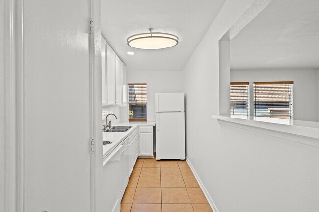 Building Photo - 8100 Seawall Blvd Unit 360