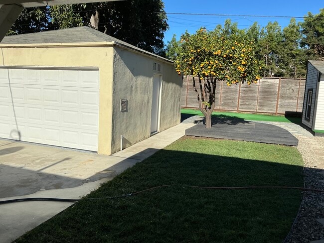 Photo - 10713 Esther Ave