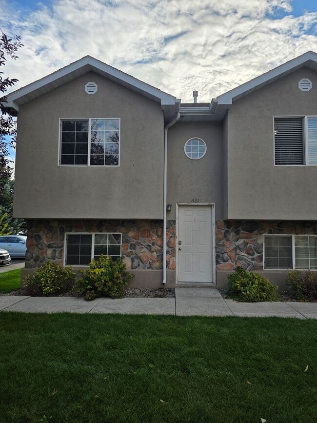 Photo - LEASE TAKEOVER - 3 Bed, 1.5 bath townhome available in the Vallinda Community