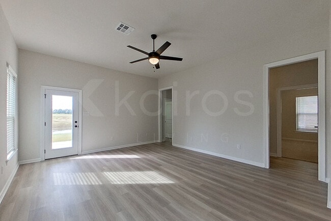 Photo - 209 Peppercorn Wy