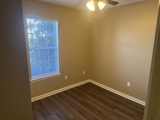 Building Photo - 3915 Ledbetter Dr