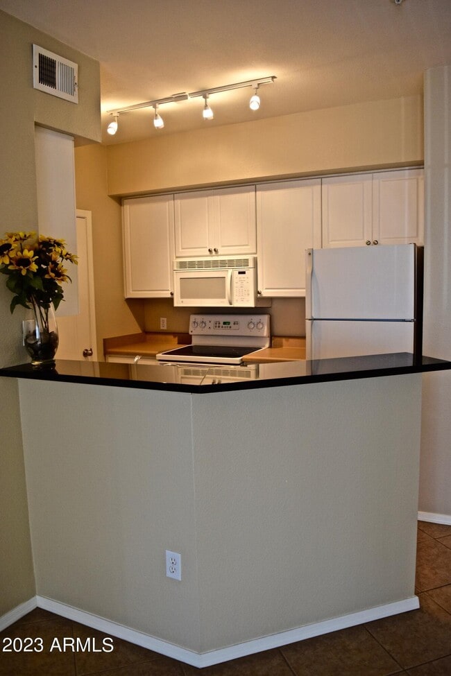 Photo - 1701 E Colter St Unidad 185