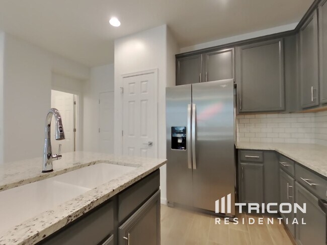 Photo - 5838 W Wood St