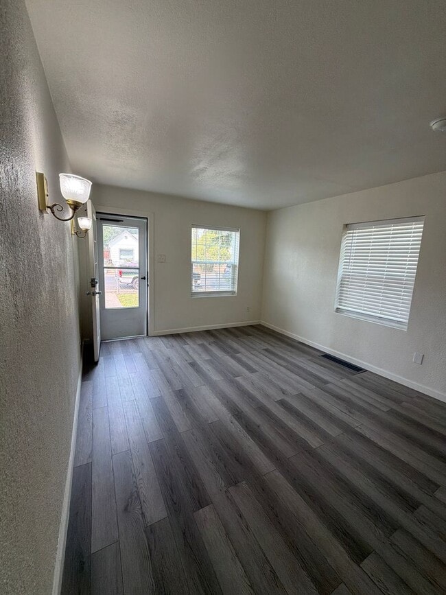 Photo - 2410 Englewood Ave