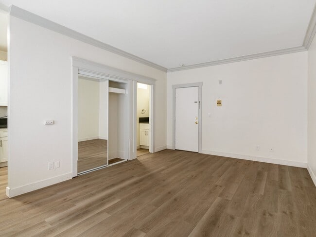 Photo - 330 Cedar Avenue