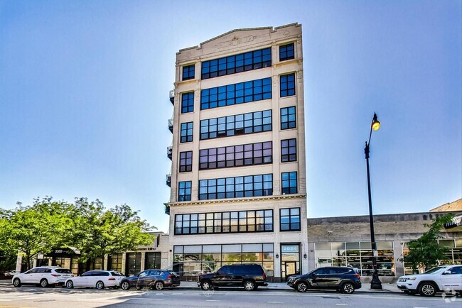 Building Photo - 2024 S Wabash Ave Unit 705 Rental
