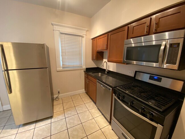 Photo - W Blake Ave 49-51 WR Unit 49