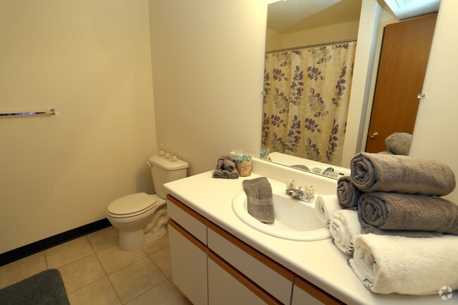 Spacious 8x8 ft. bathroom with lined closet! - Ross Estates