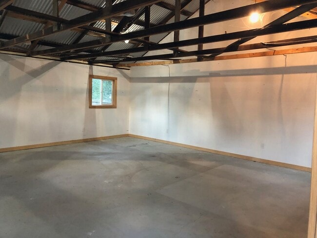 Building Photo - Jeffrey and Foothill Properties Unit Jeffrey 123