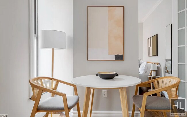 Photo - E 13TH ST. Unidad 4G