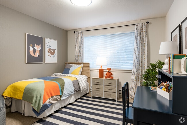 2BD, 2BA - 921SF