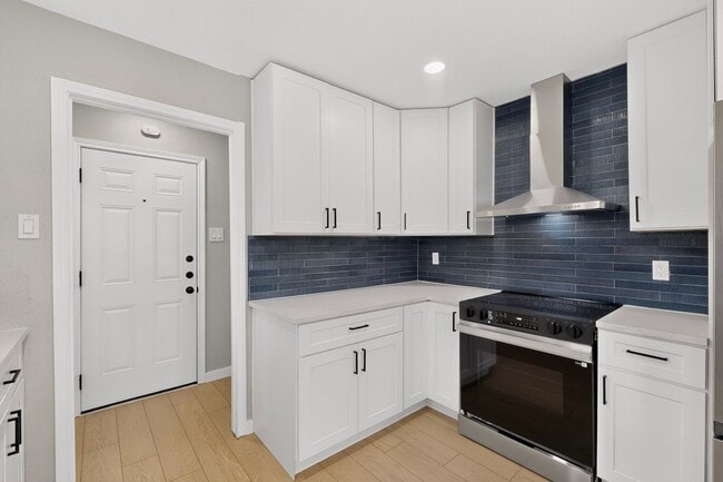 Photo - 620 W Stoneybrook Dr