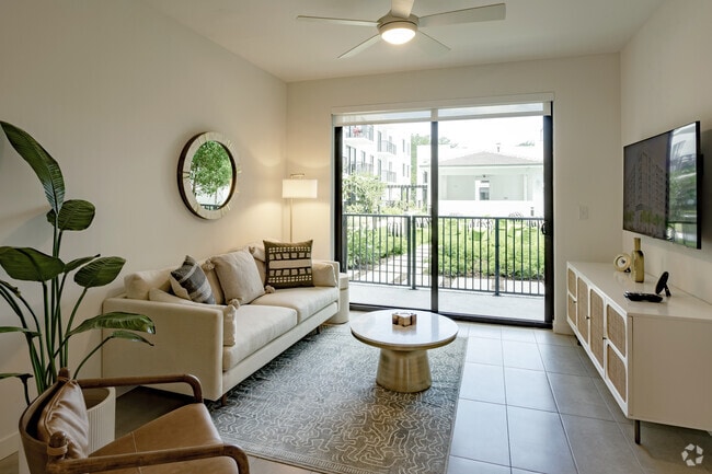 2BR,2BA - The Majestic