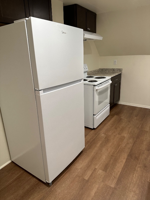 Photo - 207 E 4th St
