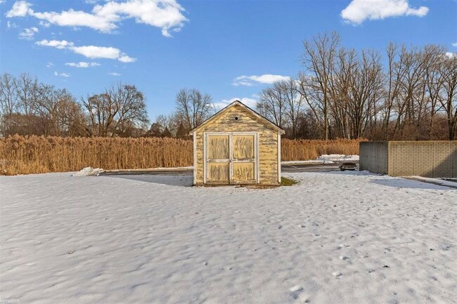 Photo - 46730 Romeo Plank Rd