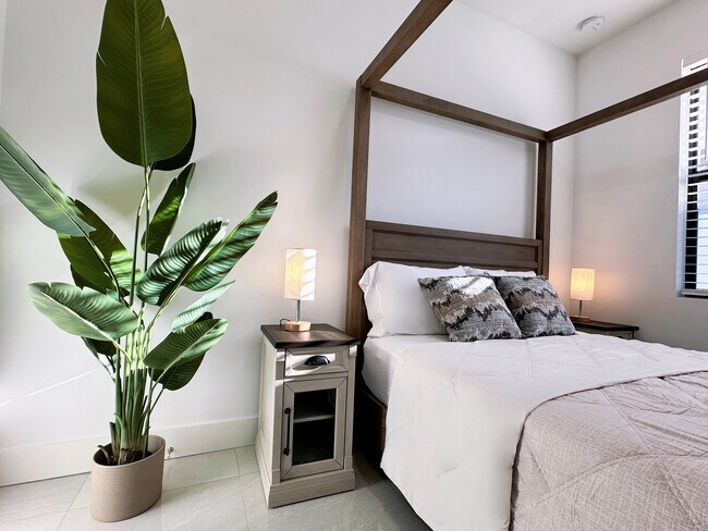 Brand new furniture and bedding - 4730 Marguerita Dr Unit Guest Bedroom