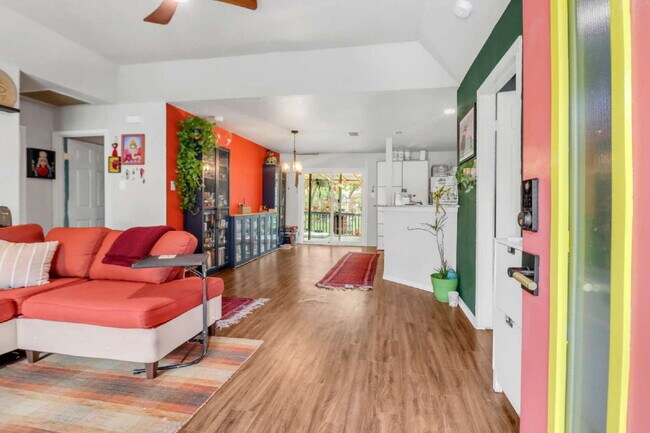 Photo - "Charming 3-Bed, 2-Bath Oasis on West Mistletoe Avenue – Spacious 1140 Sq Ft in San Antonio!"