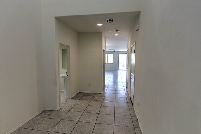 $750.00 MOVE-IN CREDIT TOWARDS FIRST MONTH RENT!!!!!
Rancho Sahuarita