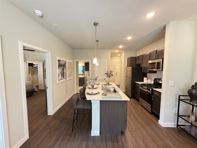Building Photo - 2102 Antoine Dr Unit 2306 Rental