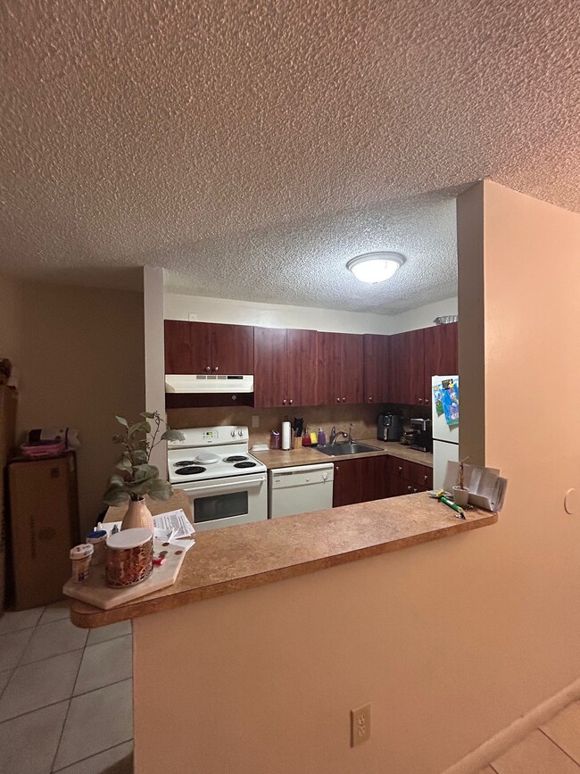 Photo - 7135 NW 179th St Apartamentos Unidad 107