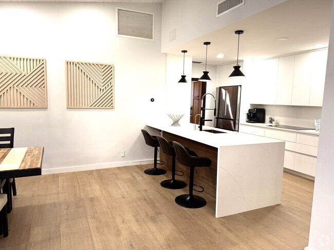 Building Photo - 1260 NW 8th St Rental