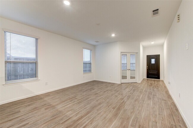 Photo - 1309 Coco Ray Ln
