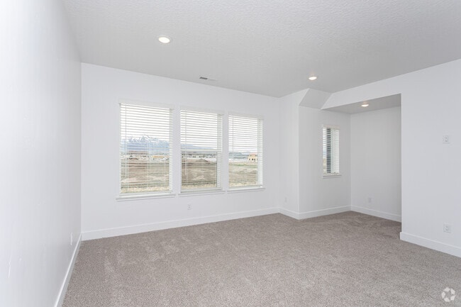 3BR, 2.5BA - 1,500SF - Primary Bedroom