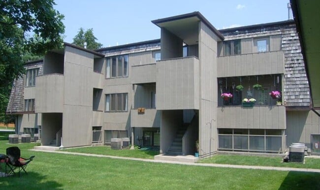 Building Photo - The Grove
