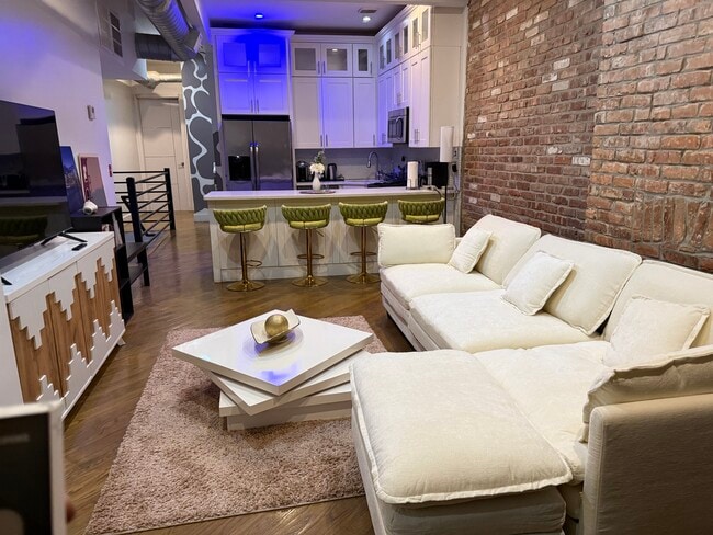 Building Photo - 1893 Pacific St Unit 2