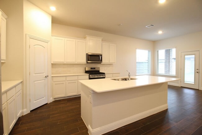 Photo - 7401 Hawthorne Wy