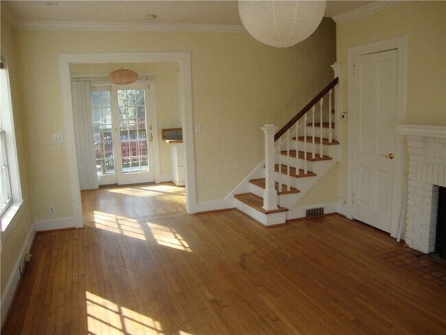 3644 Kingsboro Rd NE
