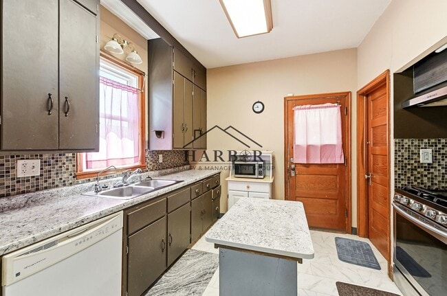 Photo - 228 8th St NW