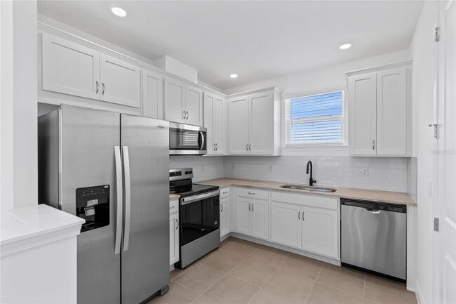 9711 Undset Aly