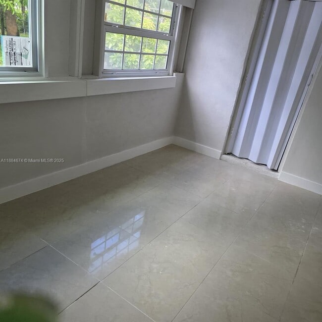 Photo - 1951 SW 70th Way