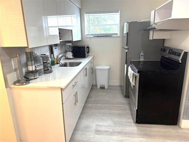 Photo - 1638 Plunkett St Unit 4